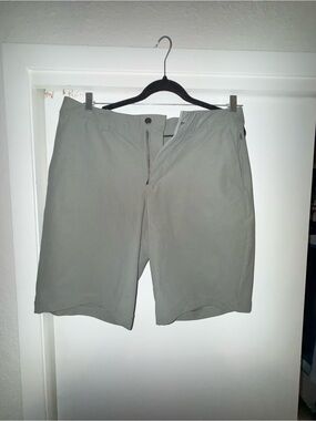 Lululemon Commission Shorts Men’s Size 34 Grey